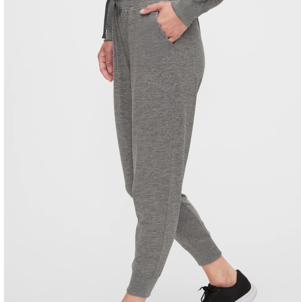 NWT GapFit Brushed Tech Jersey Joggers